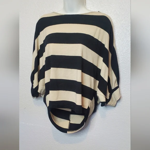 💚5/$25 Striped Black & Cream Cropped Slouchy Dolman Knit Top Size Medium - Picture 2 of 6